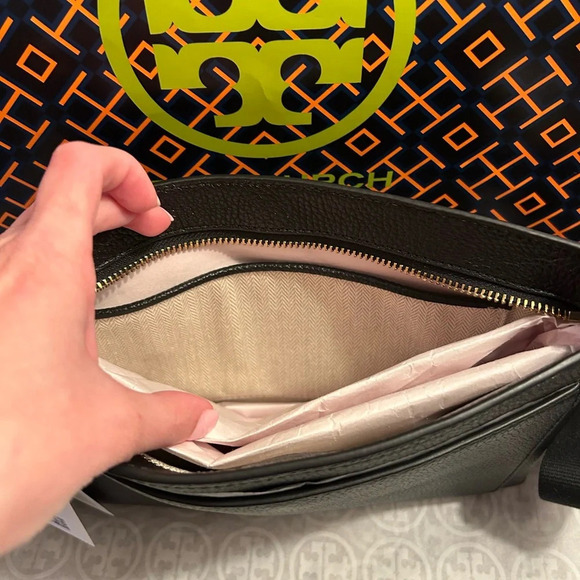 Tory Burch Blake Swingpack Crossbody Bag Black Gold - Picture 8 of 11